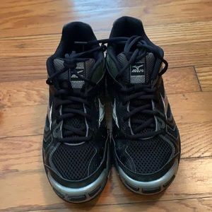 Mizuno Wave Bolt2 volleyball shoes, black and silver